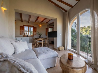 Holiday house Beautiful villa with pool and stunning view - Features photo 16