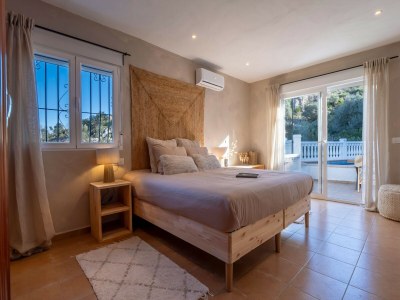 Holiday house Beautiful villa with pool and stunning view - Features photo 19