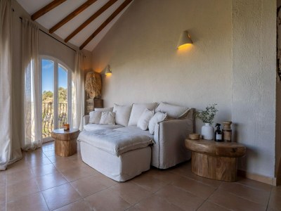 Holiday house Beautiful villa with pool and stunning view - Features photo 23