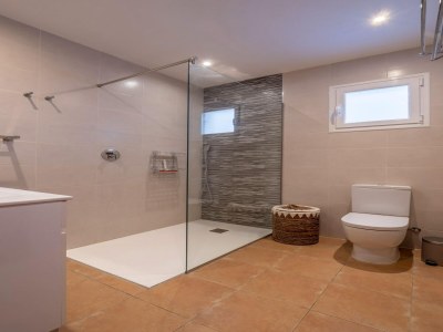 Holiday house Beautiful villa with pool and stunning view - Features photo 25