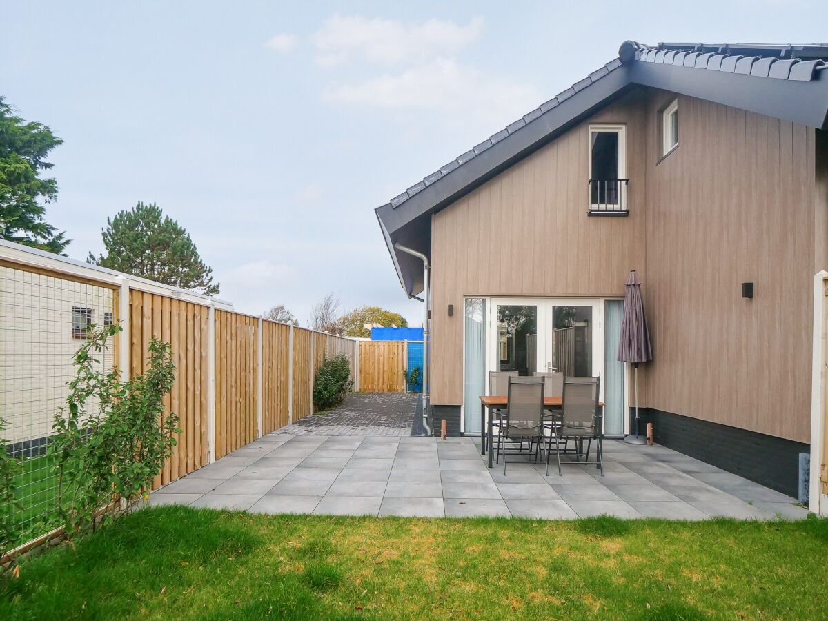 Holiday house Holiday home by the coast in Julianadorp - Outdoor photo 2