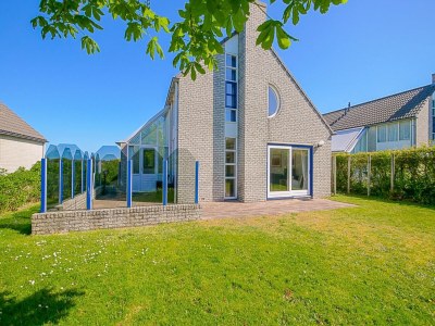 Holiday house Spacious holiday home in Julianadorp - Holiday house