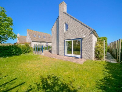 Holiday house Spacious holiday home in Julianadorp - Outdoor photo 2