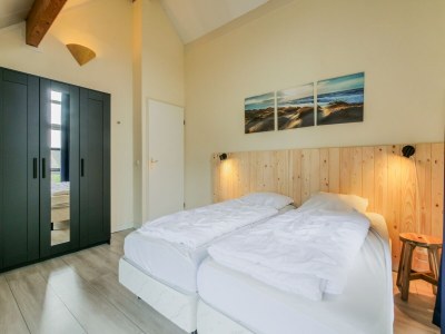 Holiday house Spacious holiday home in Julianadorp - Features photo 25