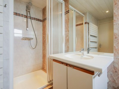 Holiday house Spacious holiday home in Julianadorp - Features photo 30