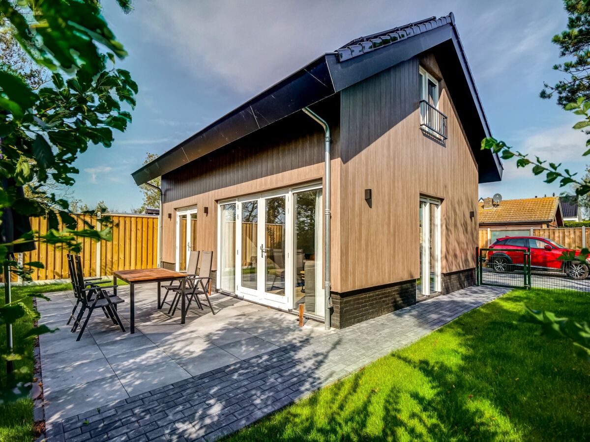 Holiday house Modern holiday home on Dutch coast with garden - Outdoor photo 2