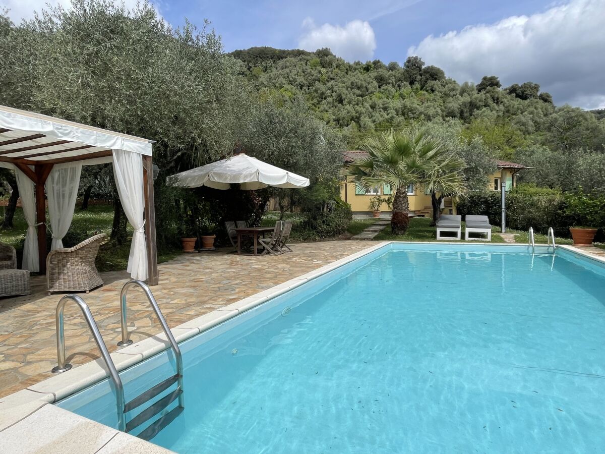 Holiday house No title