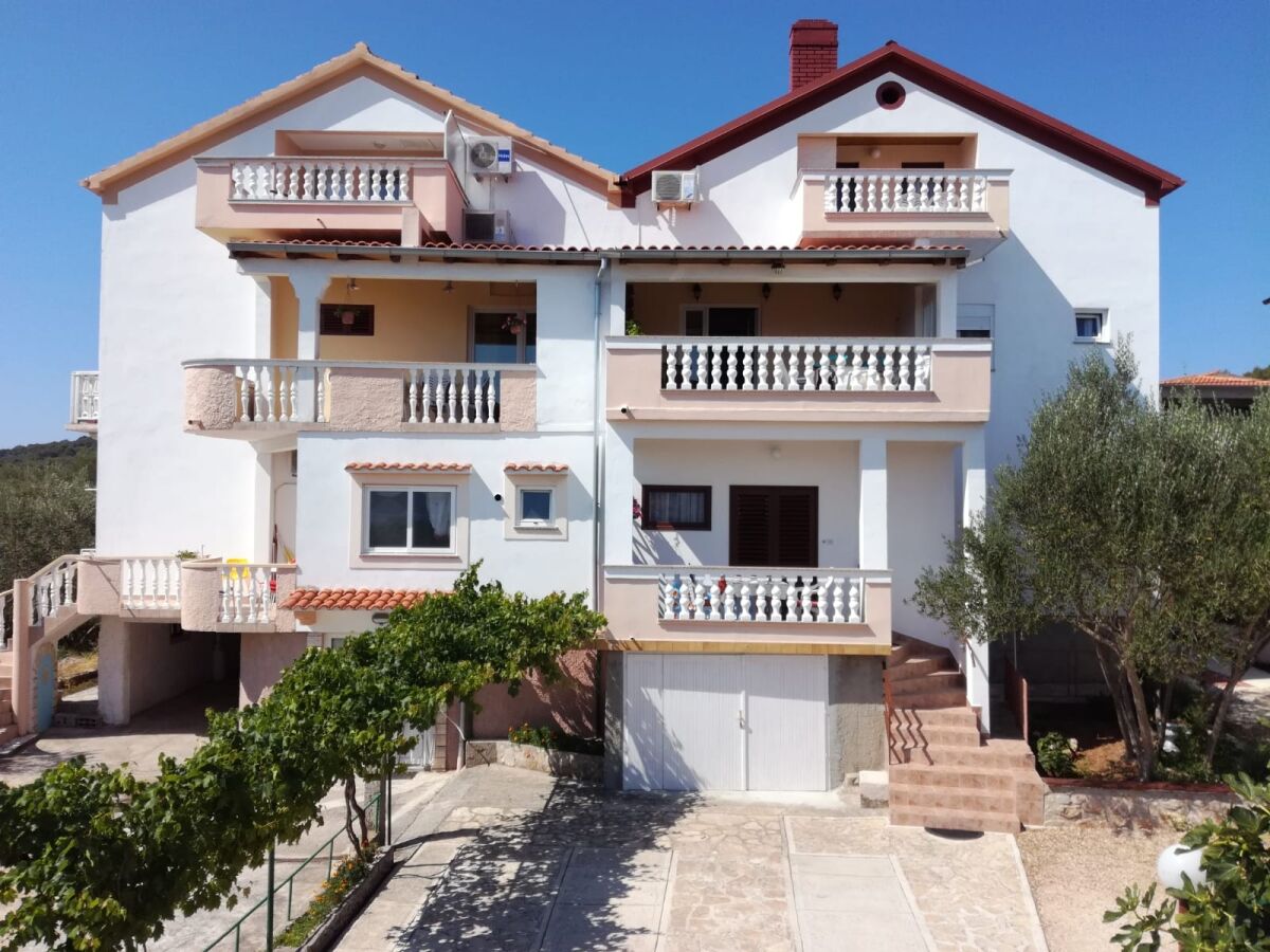 Apartment One bedroom apartment with terrace and sea view Kukljica, Ugljan A-8237-c - Outdoor photo 4