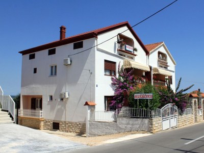 Apartment One bedroom apartment with terrace and sea view Kukljica, Ugljan A-8237-c - Outdoor photo 2