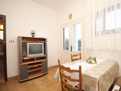 Apartment One bedroom apartment with terrace and sea view Kukljica, Ugljan A-8237-c - Outdoor photo 14