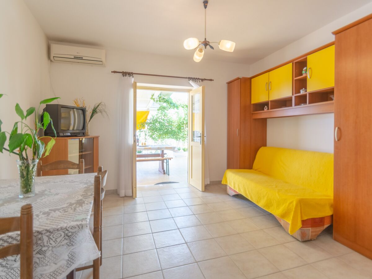 Apartment One bedroom apartment near beach Brna, Korčula A-9162-a