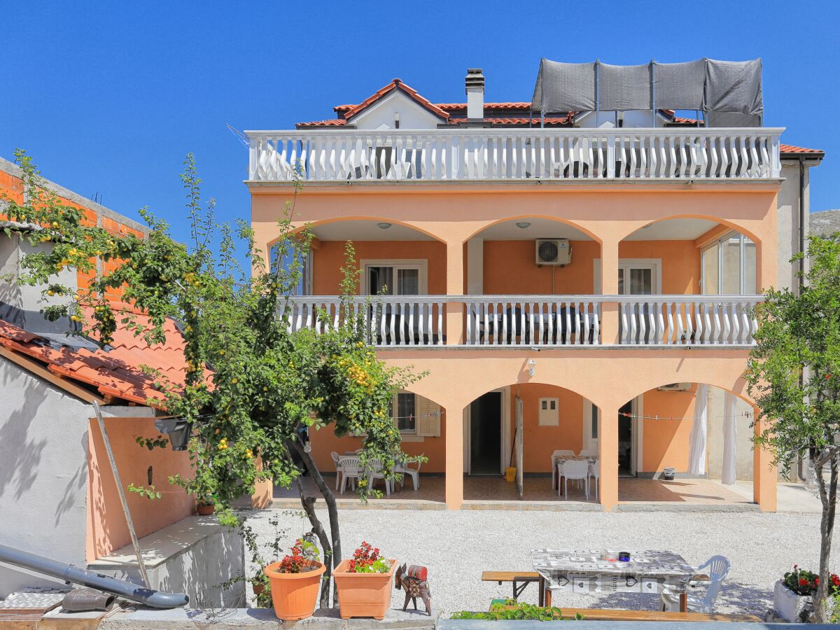 Apartment Three bedroom apartment with terrace Grebaštica, Šibenik A-11301-a