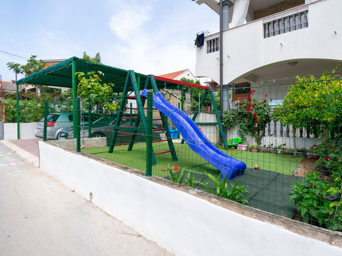 Apartment Two bedroom apartment with terrace Pakoštane, Biograd A-19889-a - Outdoor photo 5
