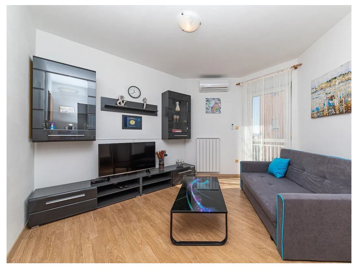 Apartment One bedroom apartment with balcony and sea view Kaštel Lukšić, Kaštela A-22071-a - Outdoor photo 4