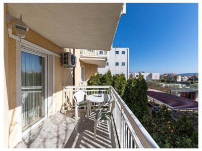 Apartment One bedroom apartment with balcony and sea view Kaštel Lukšić, Kaštela A-22071-a - Outdoor photo 16