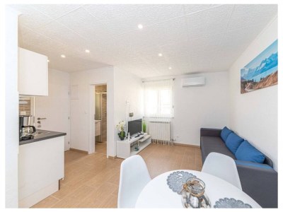 Apartment One bedroom apartment with terrace and sea view Kaštel Lukšić, Kaštela A-22071-b - Outdoor photo 8