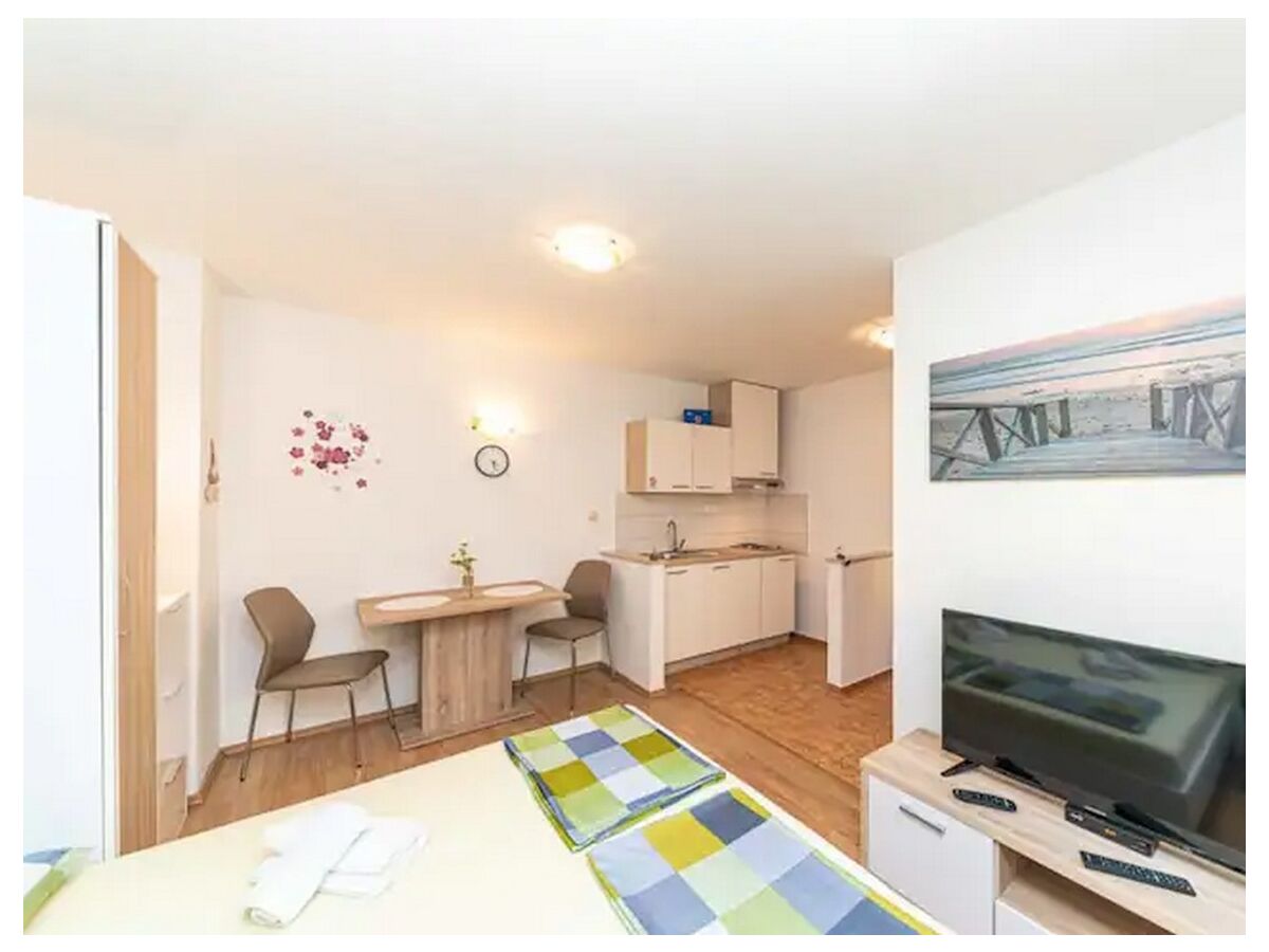 Apartment Studio flat with balcony Kaštel Lukšić, Kaštela AS-22071-a