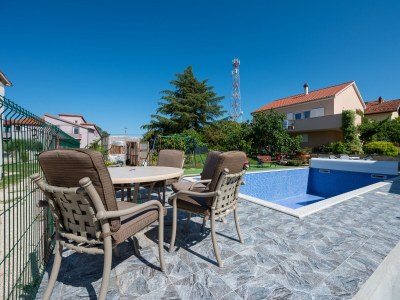 Apartment Two bedroom apartment with air-conditioning Sukošan, Zadar A-24349-a - Outdoor photo 4