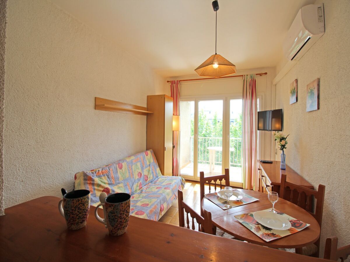 Apartment Studio in Empuriabrava near Sandy Beach - Features photo 5