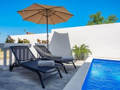 Apartment Bright apartment with communal pool - Outdoor photo 4