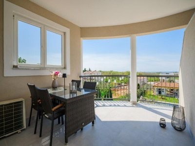 Apartment Bright apartment with communal pool - Outdoor photo 5