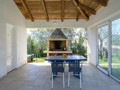 Apartment Bright apartment with communal pool - Outdoor photo 7