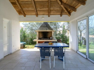 Apartment Bright apartment with communal pool - Outdoor photo 21