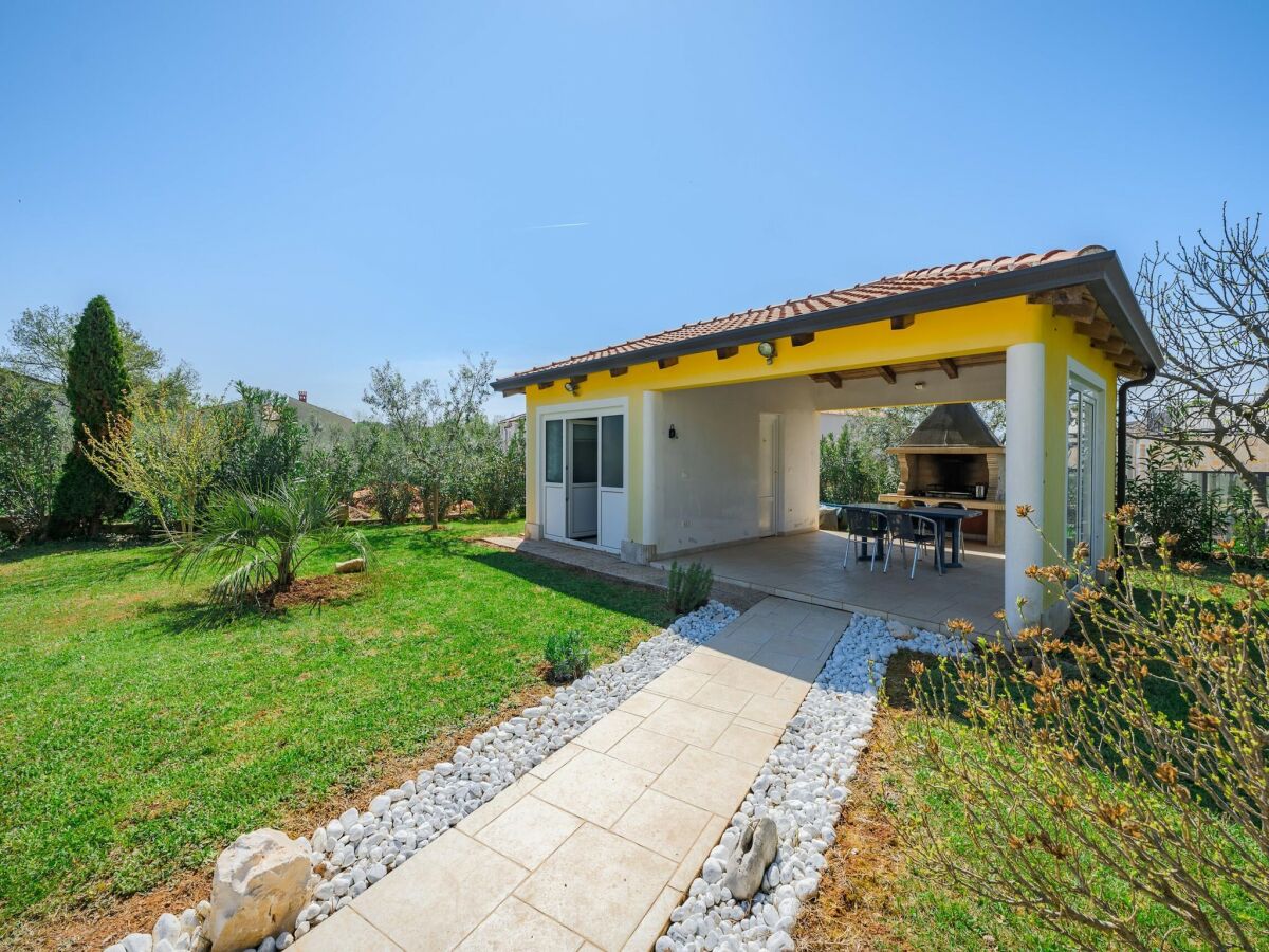 Apartment Attractive apartment with garden - Outdoor photo 2