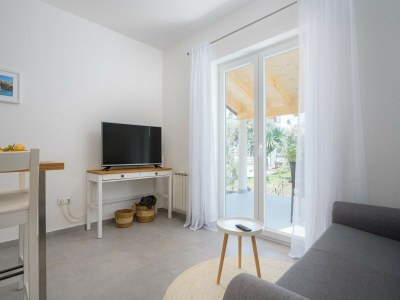 Apartment Attractive apartment with garden - Features photo 15