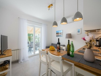 Apartment Attractive apartment with garden - Features photo 17