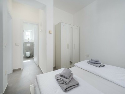 Apartment Attractive apartment with garden - Features photo 20