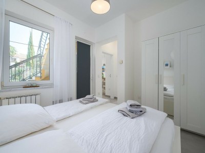 Apartment Attractive apartment with garden - Features photo 21