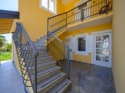 Apartment Attractive apartment with garden - Features photo 23