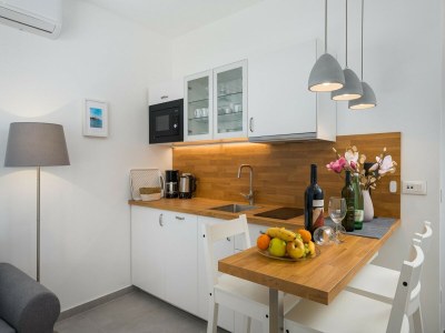 Apartment Attractive apartment with garden - Features photo 24