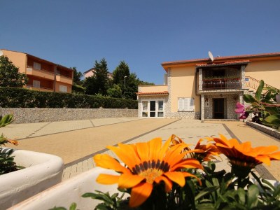 Apartment Two bedroom apartment with terrace and sea view Čižići, Krk A-19177-c - Outdoor photo 12