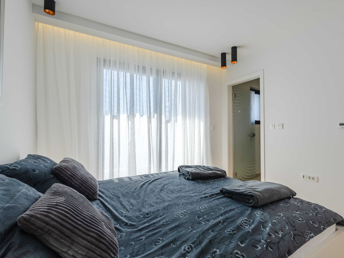 Apartment Three bedroom apartment with terrace and sea view Njivice, Krk A-24998-a - Outdoor photo 5