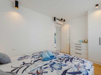 Apartment Three bedroom apartment with terrace and sea view Njivice, Krk A-24998-a - Outdoor photo 9