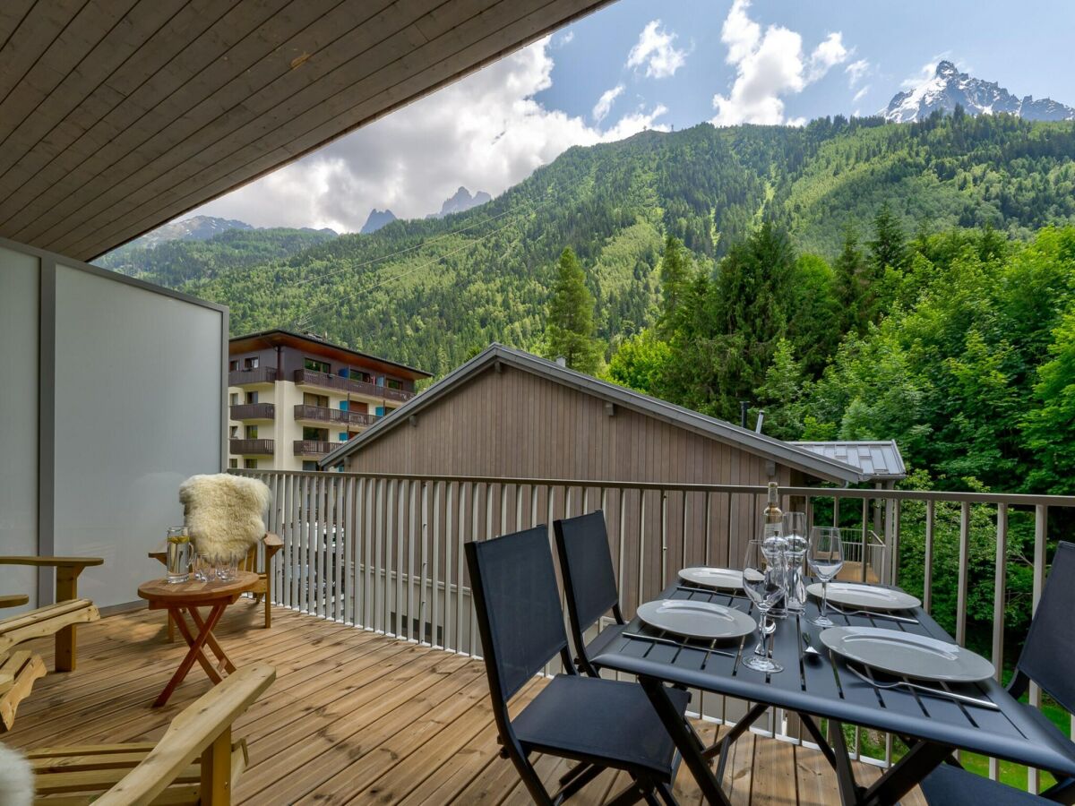 Apartment Cozy Chamonix Base with Scenic Balcony - Outdoor photo 4