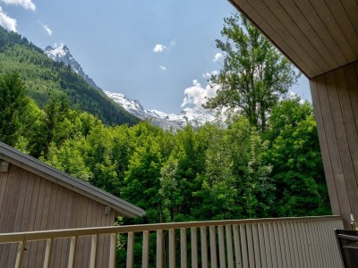 Apartment Cozy Chamonix Base with Scenic Balcony - Outdoor photo 2