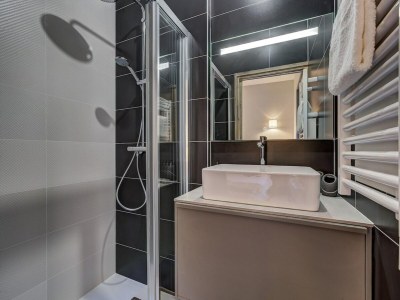 Apartment Cozy Chamonix Base with Scenic Balcony - Features photo 14