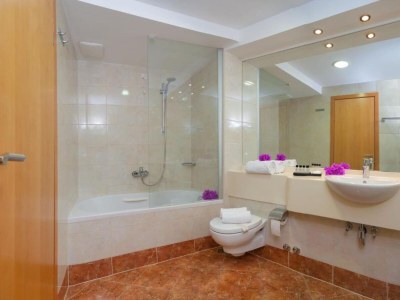 Apartment Standard Double Room With Private Bathroom - Features photo 21