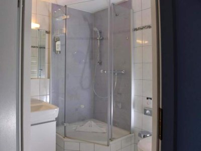 Apartment Apartment in Oberhausen near Scenic Lake - Features photo 17