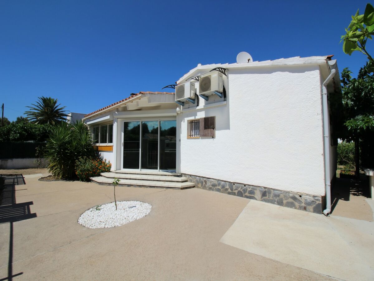 Villa House in Empuriabrava near the Beach