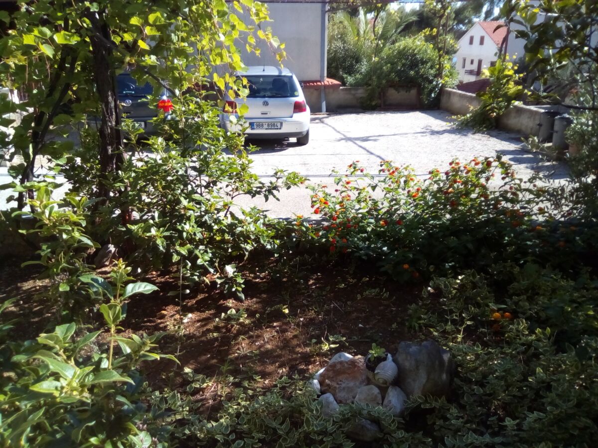 Apartment Two bedroom apartment with terrace Ivan Dolac, Hvar A-18269-b - Outdoor photo 3