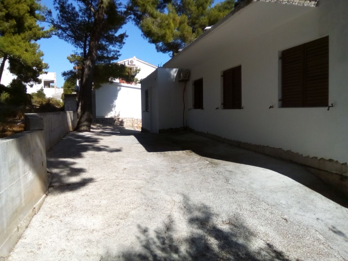 Apartment Two bedroom apartment with terrace Ivan Dolac, Hvar A-18269-d - Outdoor photo 4