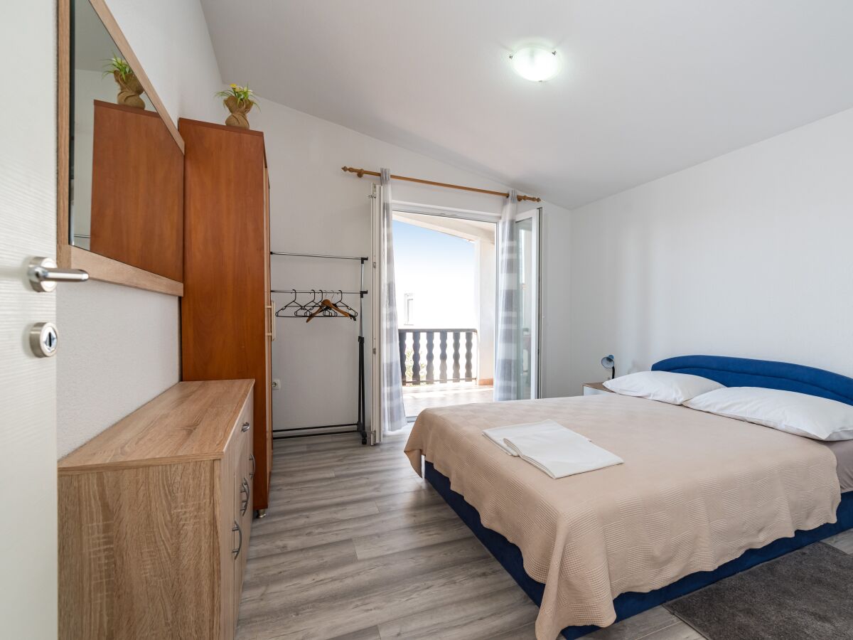 Apartment Two bedroom apartment with terrace Nin, Zadar A-23493-a