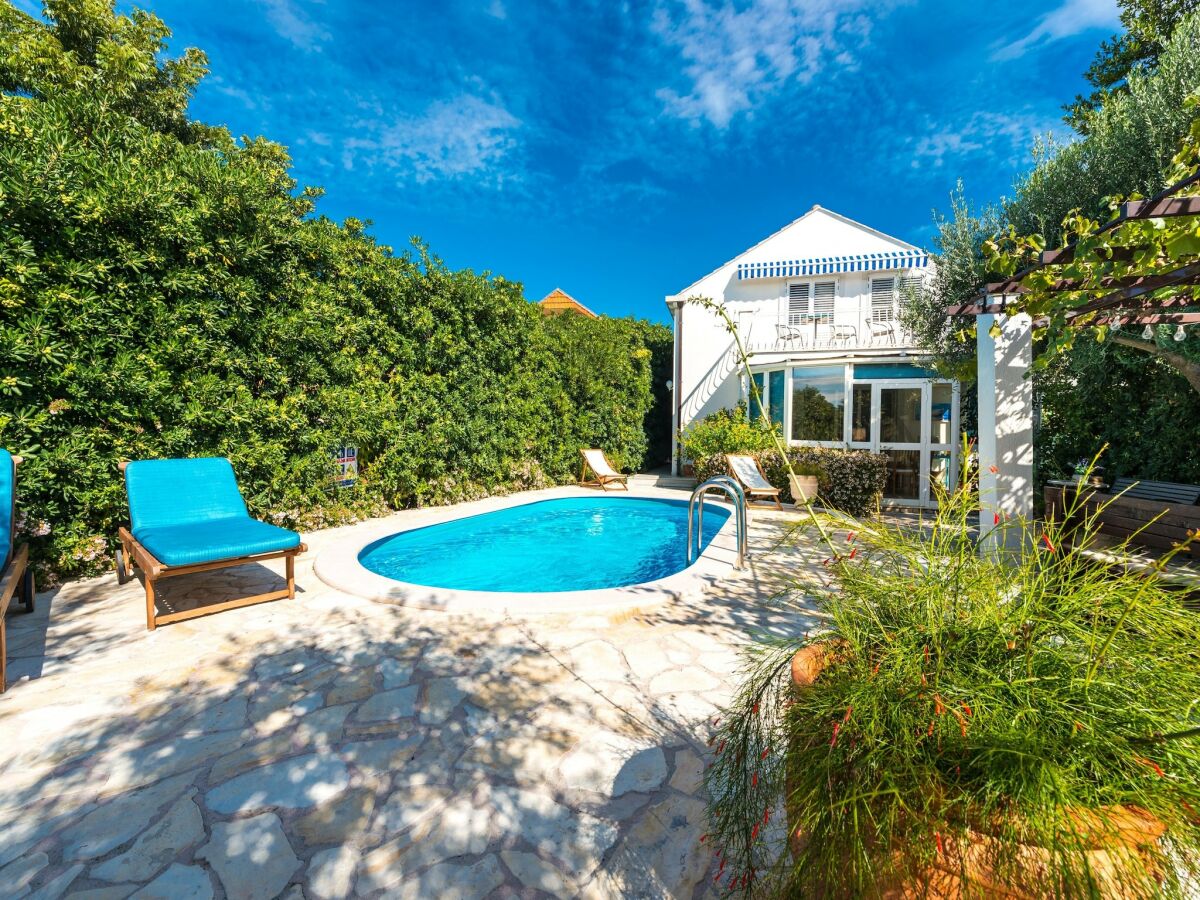 Villa Villa Piano - Four Bedroom Villa with Terrace and Swimming Pool