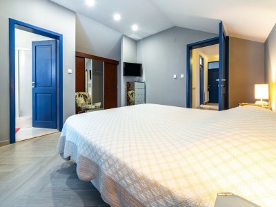 Villa Villa Piano - Four Bedroom Villa with Terrace and Swimming Pool - Features photo 13