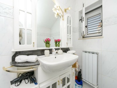 Villa Villa Piano - Four Bedroom Villa with Terrace and Swimming Pool - Features photo 24