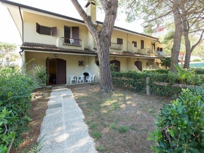 Villa Nice villa in Caorle with balcony - Outdoor photo 2